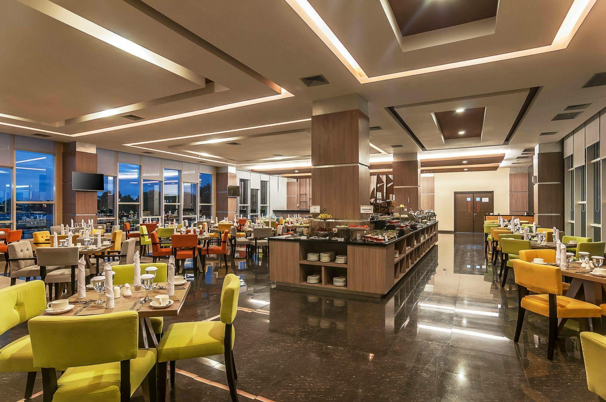Dalton Hotel Макасар Экстерьер фото